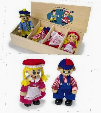 Boîte à vêtements et ses 2 poupées